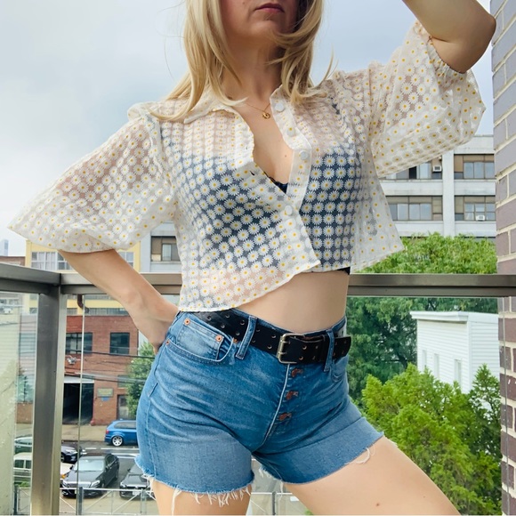 Zara Daisies Balloon Lantern 3/4 Sleeves Crop Top - Picture 2 of 16